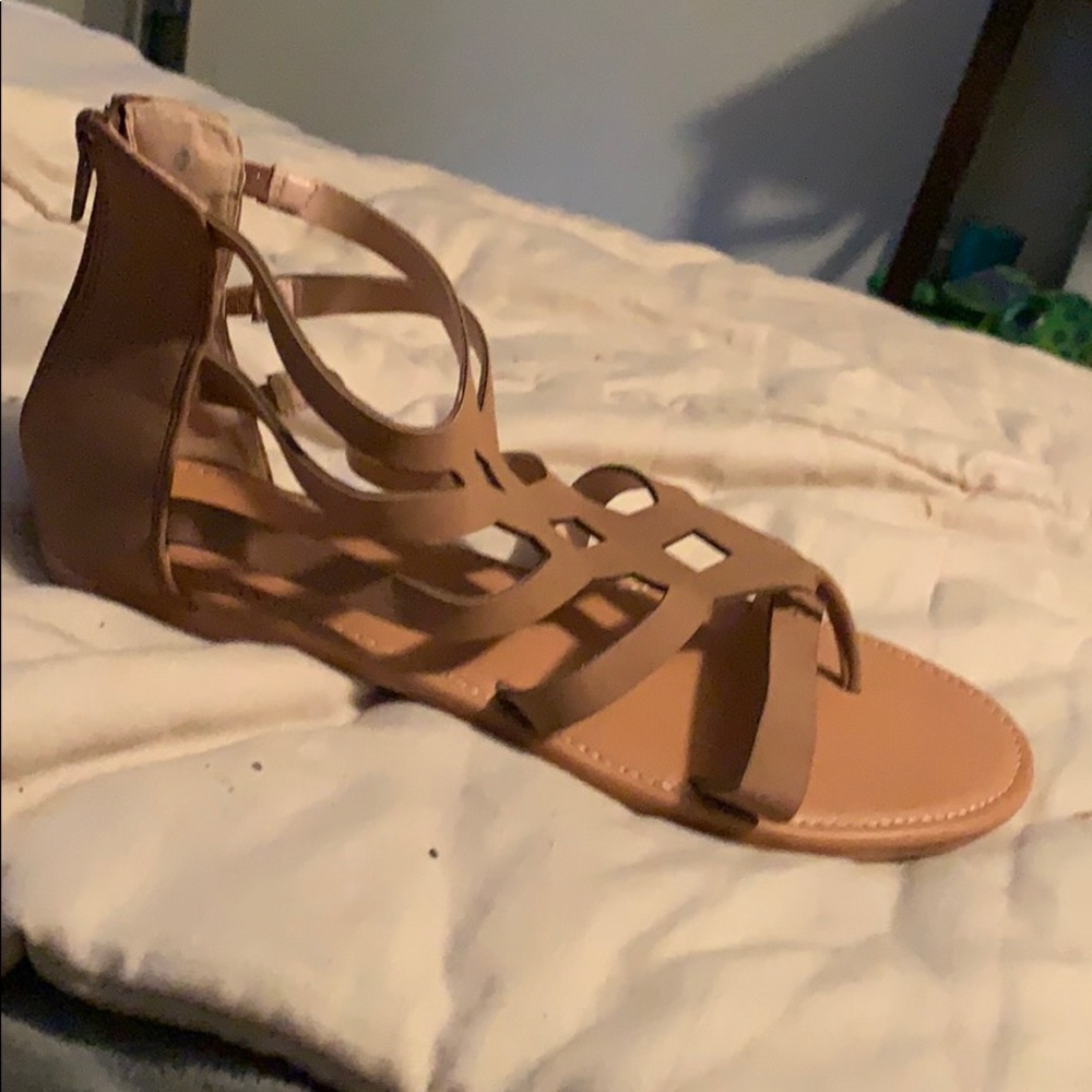 Tan gladiator sandals - Picture 4 of 6